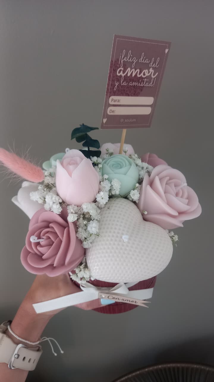 Bouquet Amor y Amistad en Caja Roja